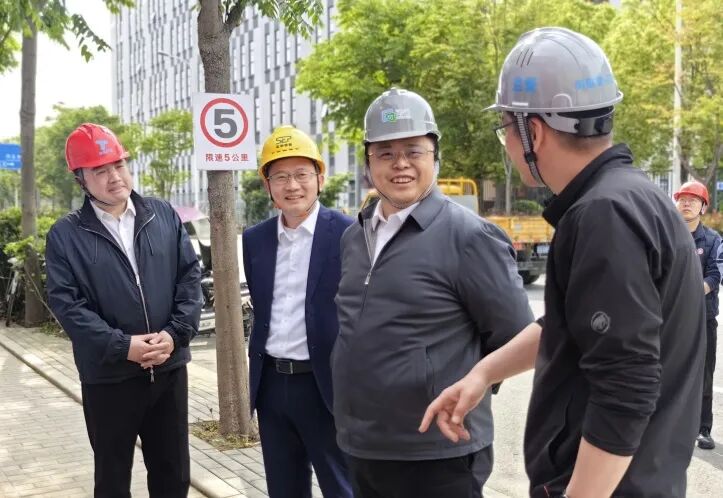 闵行区领导一行赴实朴检测检查指导